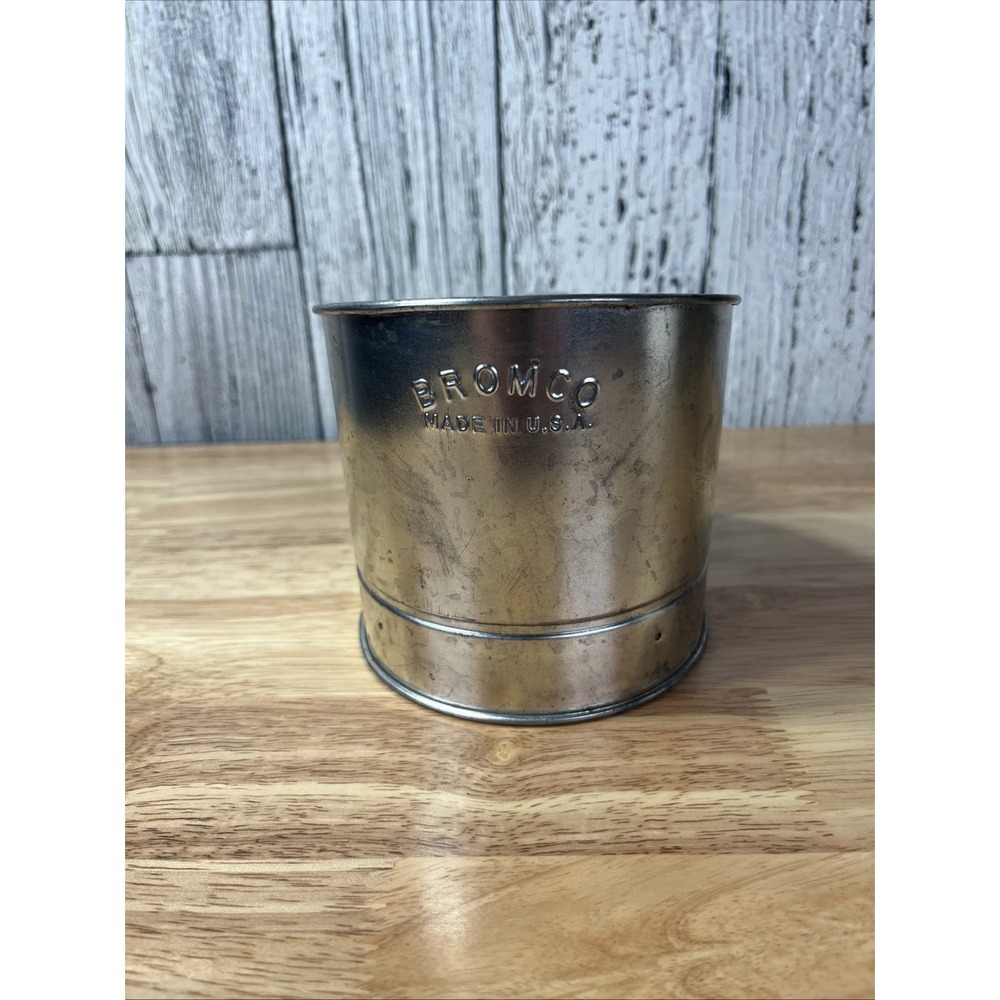 Vintage Bromco 3 Cup Flour Sifter Kitchen Squeeze Handle farmhouse‎ metal USA